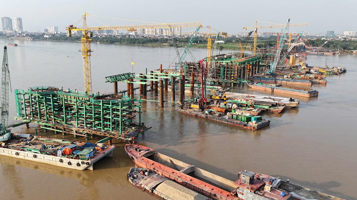 Công trường thi công cầu Trần Hưng Đạo giữa tháng 8/2026