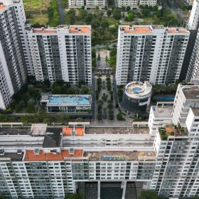 Doanh nghiệp địa ốc chuyển sang phòng thủ để giữ dòng tiền