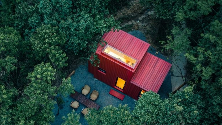 Nhà gỗ 20 m2 giữa rừng và cách tổ chức không gian như một cabin mô-đun