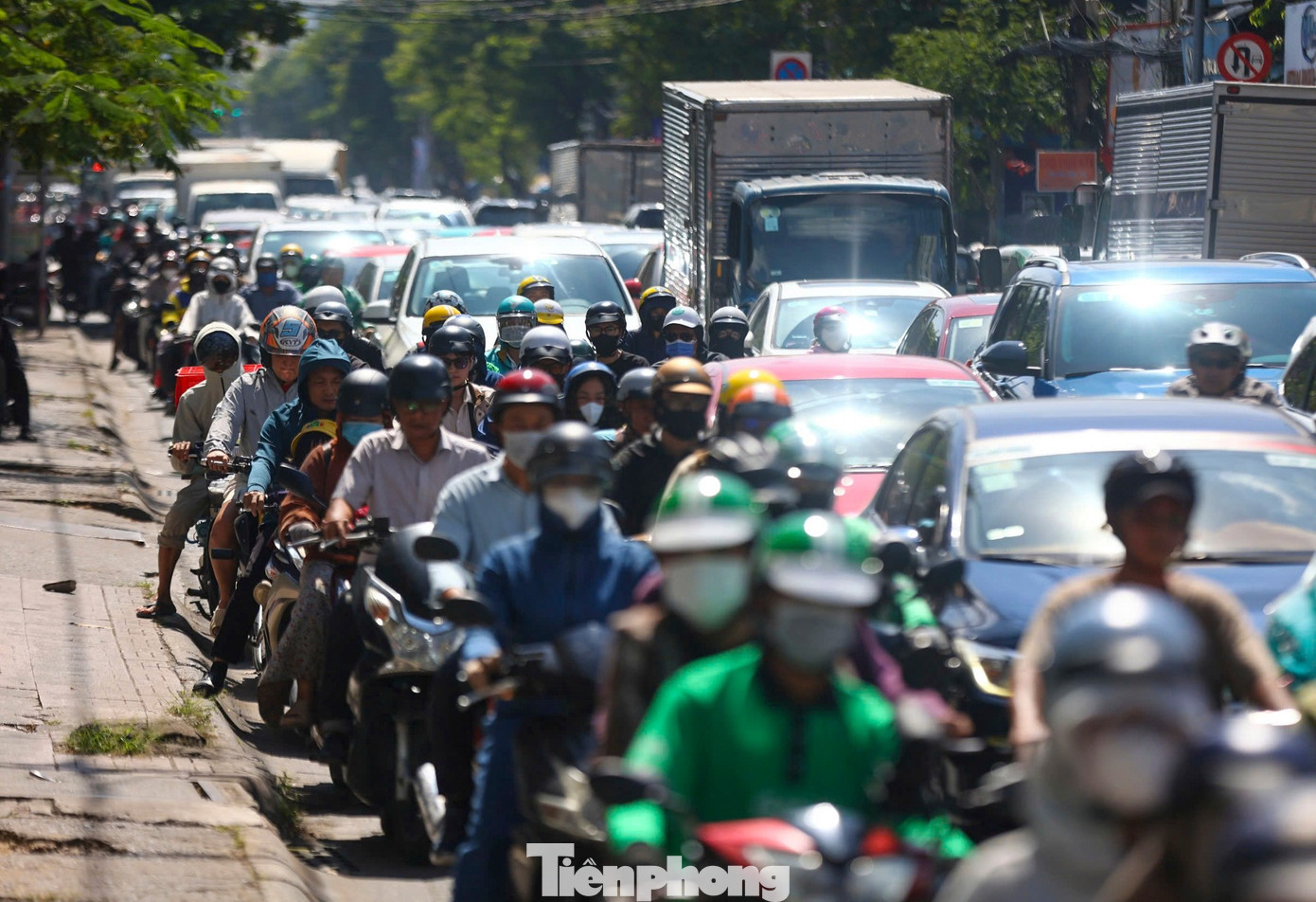 Khu vực ven sông Sài Gòn quanh trục Nguyễn Tất Thành